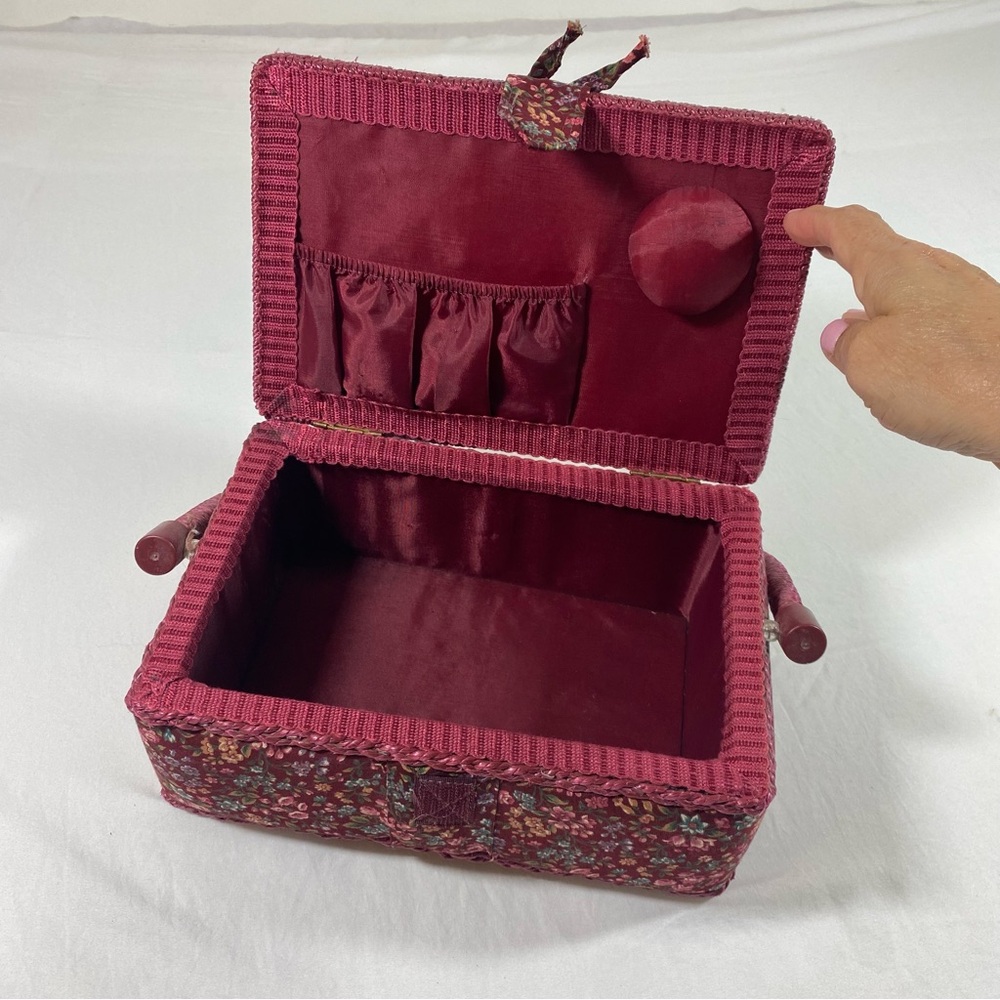 Vintage Sewing Box With Lid Upholstered Padded Floral With Handle Compartments - Picture 11 of 13